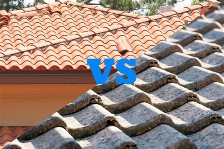 How much does a roof tiler make a year?