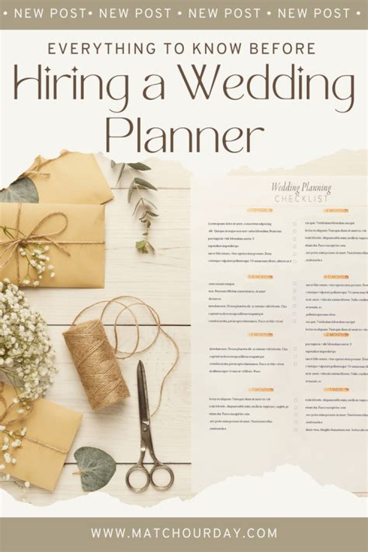 How much does a wedding planner typically make?