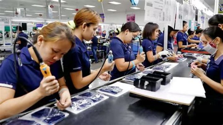 How much does American Eagle pay their factory workers?
