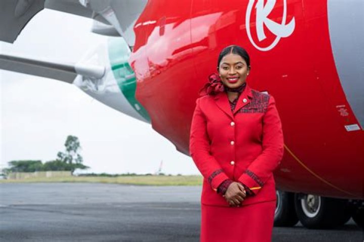 How much does an air hostess earn per month in South Africa?
