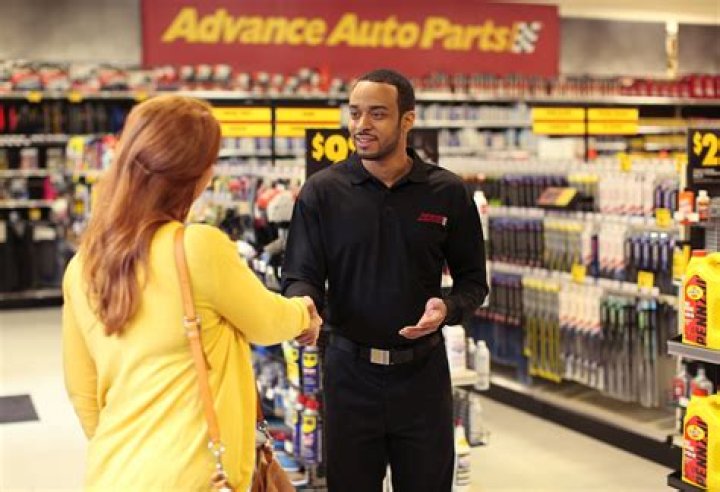 How much does auto parts pay an hour?