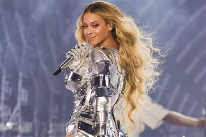 How much does Beyonce make a minute?