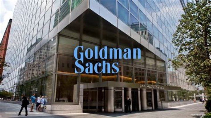 How much does Goldman Sachs pay in UK?