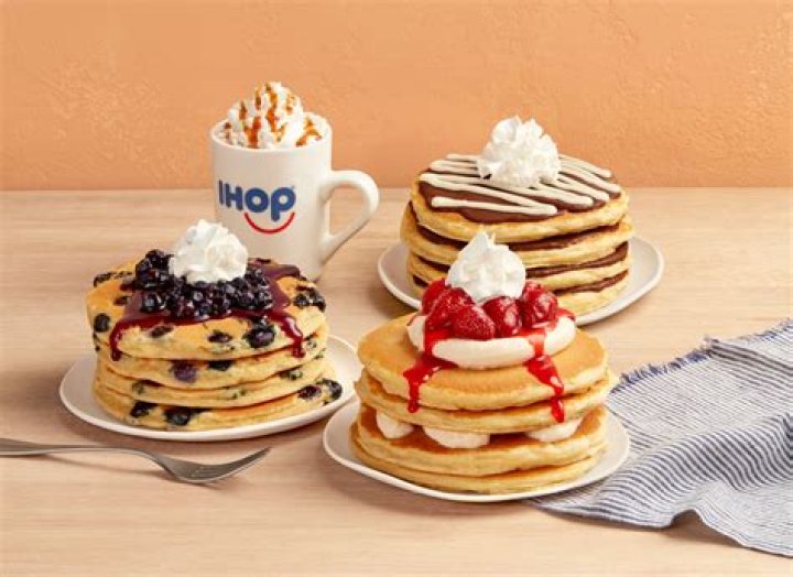 How much does IHOP pay its servers?