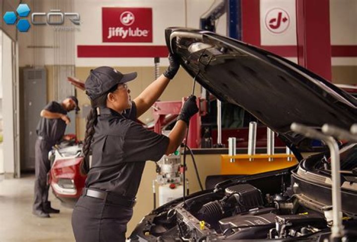 How much does Jiffy Lube pay an hour?