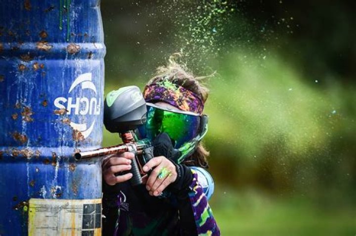 How much does pro paintball player make?