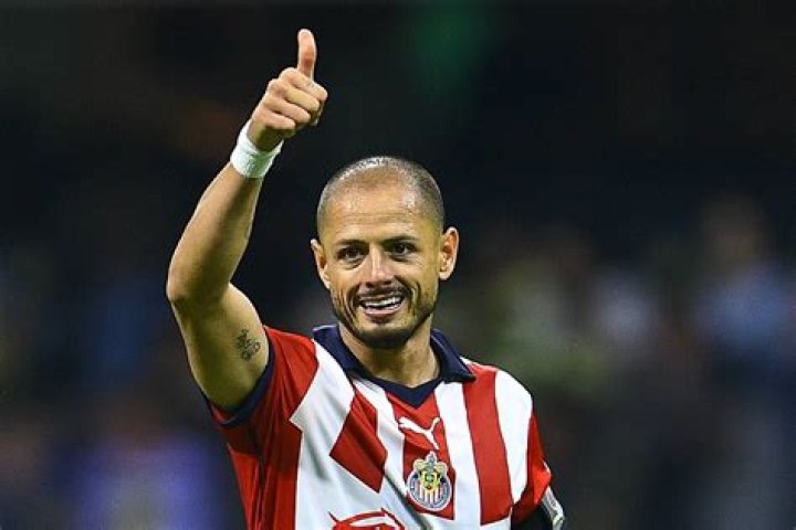 How much is El Chicharito worth?