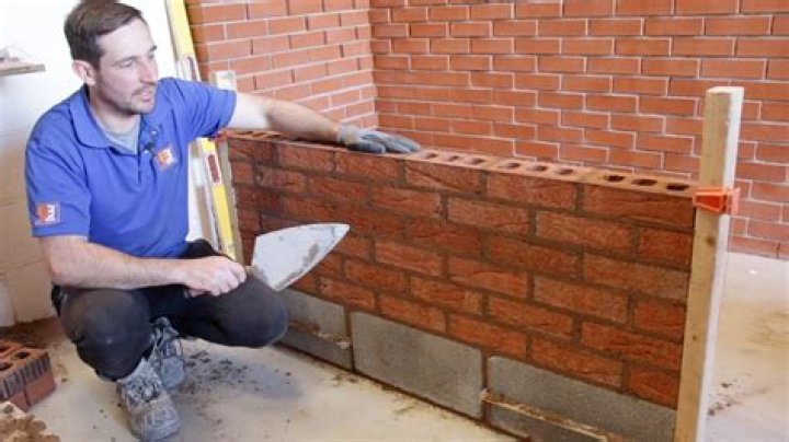 How much money do bricklayers make in Canada?