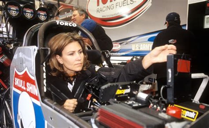How much money do NHRA Top Fuel drivers make?