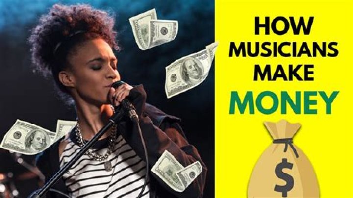 How much money do singers make monthly?