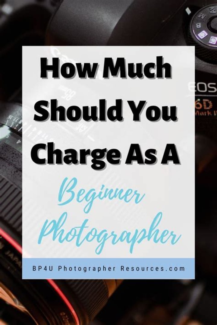 How much should a beginner charge for wedding photography?
