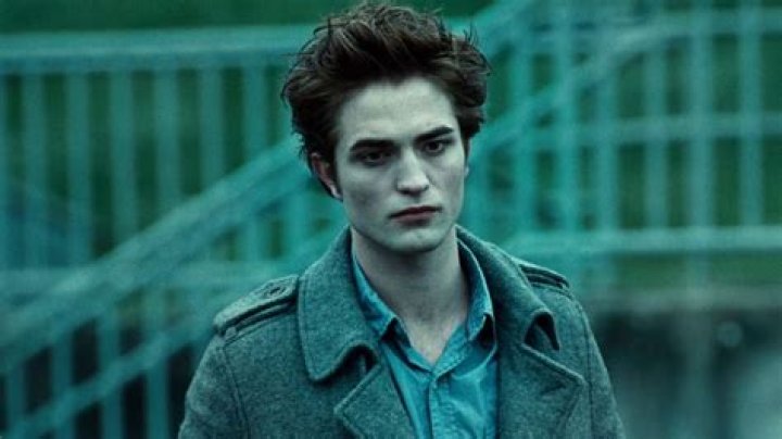 How much was Robert Pattinson paid for the Twilight saga?