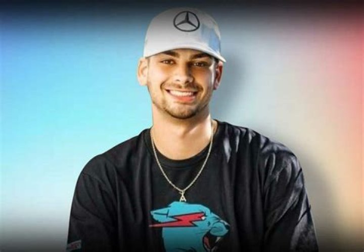 How tall is Chandler Hallow?