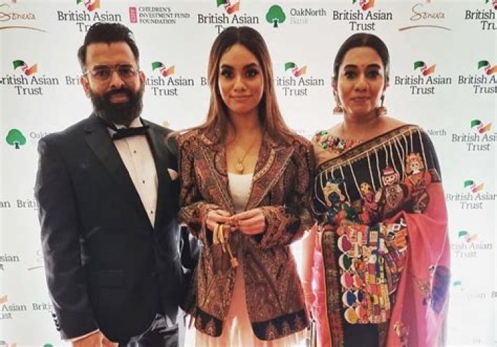 Is DHEE Santhosh Narayanan real daughter?