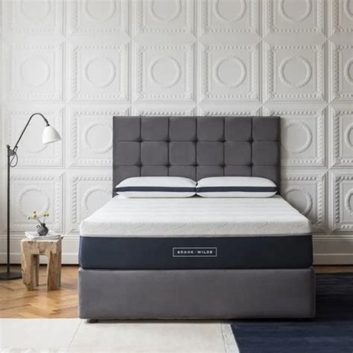 Is it better to sleep on a hard or soft mattress?