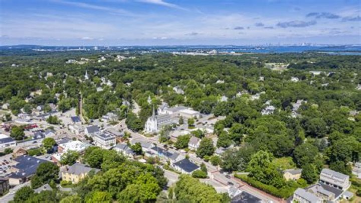 Is Redding CT a rich town?