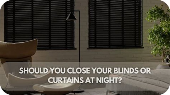 Should you close curtains in winter?