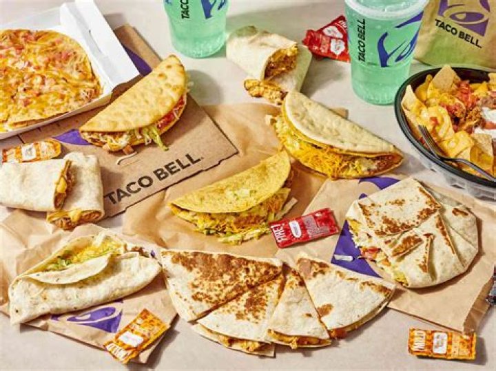 What age does Taco Bell hire in Oregon?