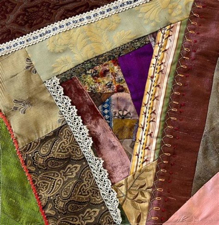 What are the characteristics of a con artist?