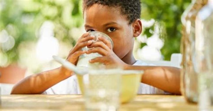 What are the negatives of drinking milk?