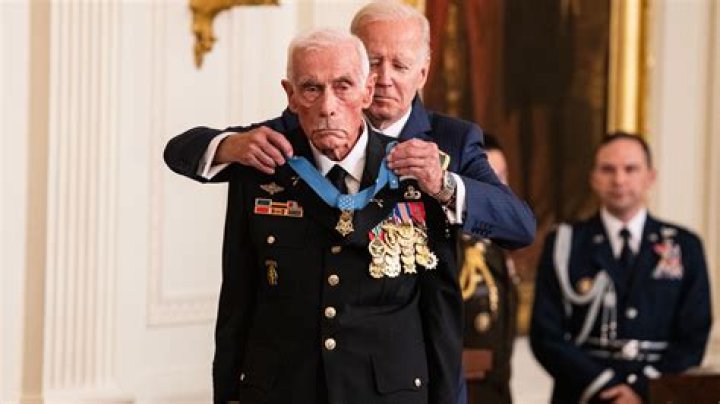 What do Medal of Honor recipients receive?
