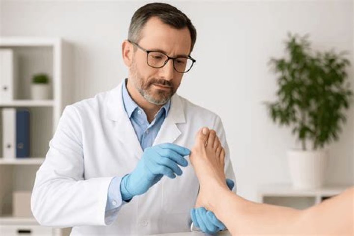 What do podiatrists earn in Australia?