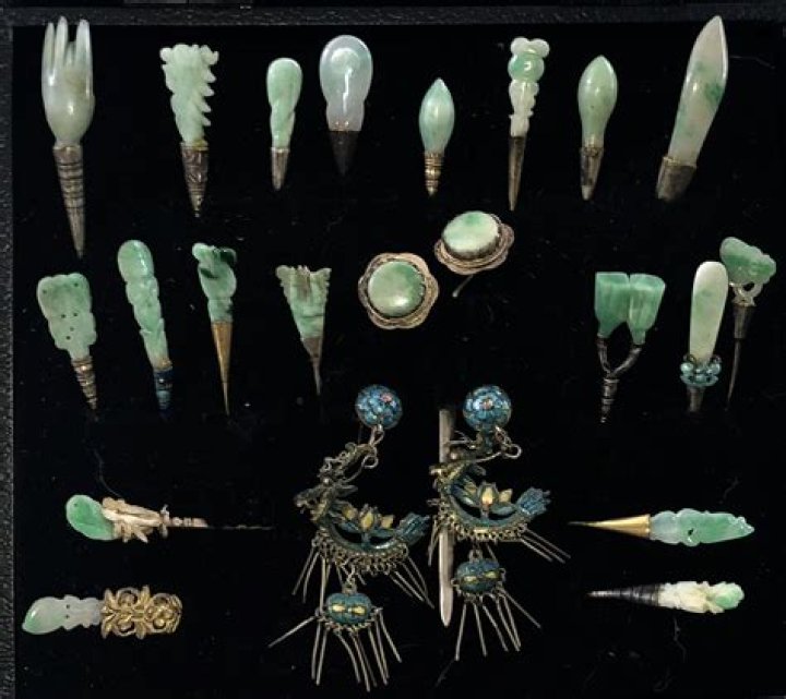 What do you do with jade hair ornaments?