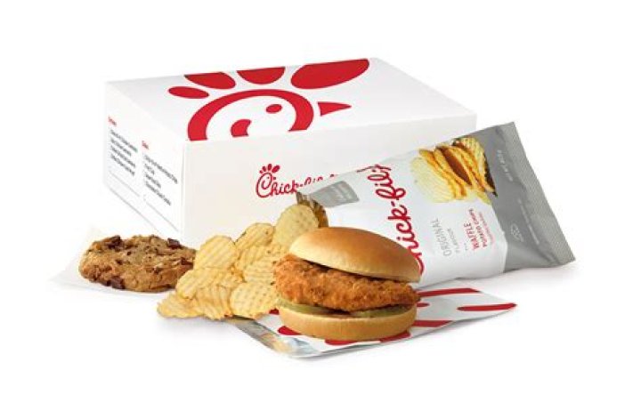 What does the Chick-Fil-A chicken sandwich combo come with?