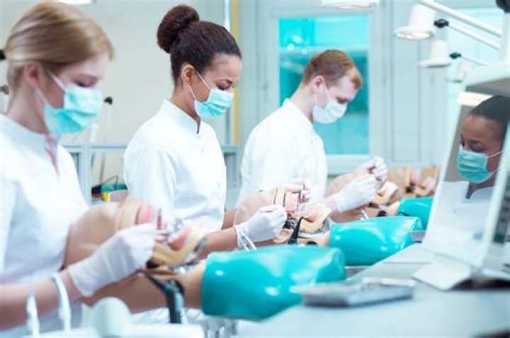 What education is required to be a dental technician?