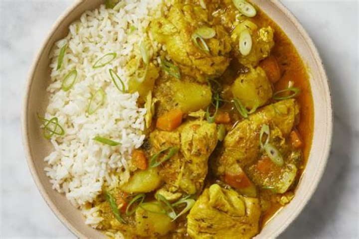 What goes good with curry chicken and rice?