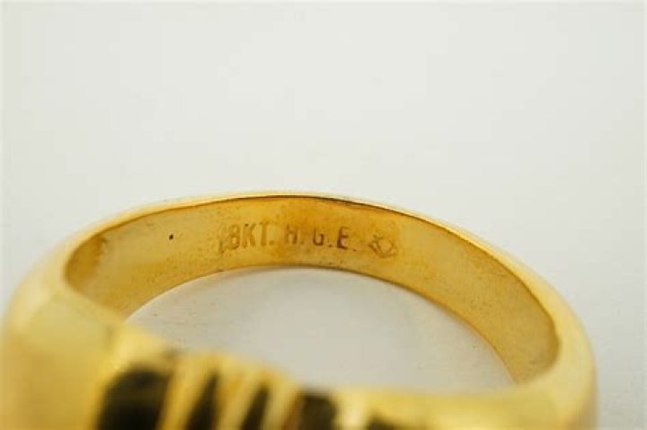 What is 18 kt HGE ring?