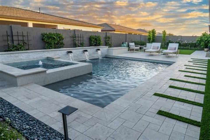 What is a decent American salary?