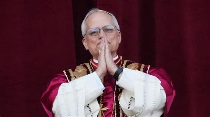 What is a Leo girl like?