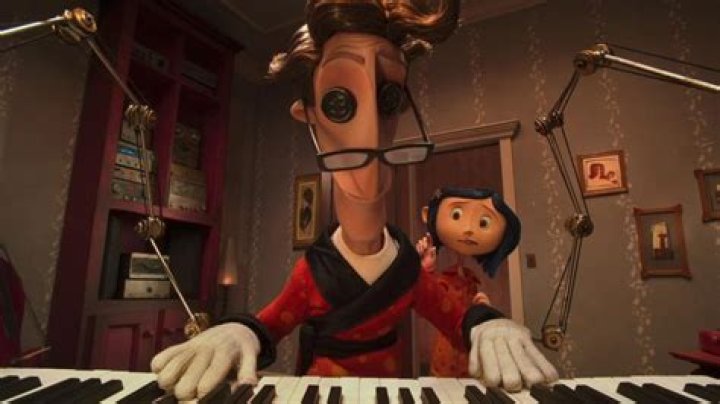What is Coraline's cats name?