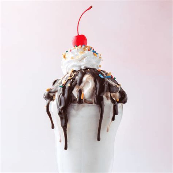 What is hot fudge sundae made of?