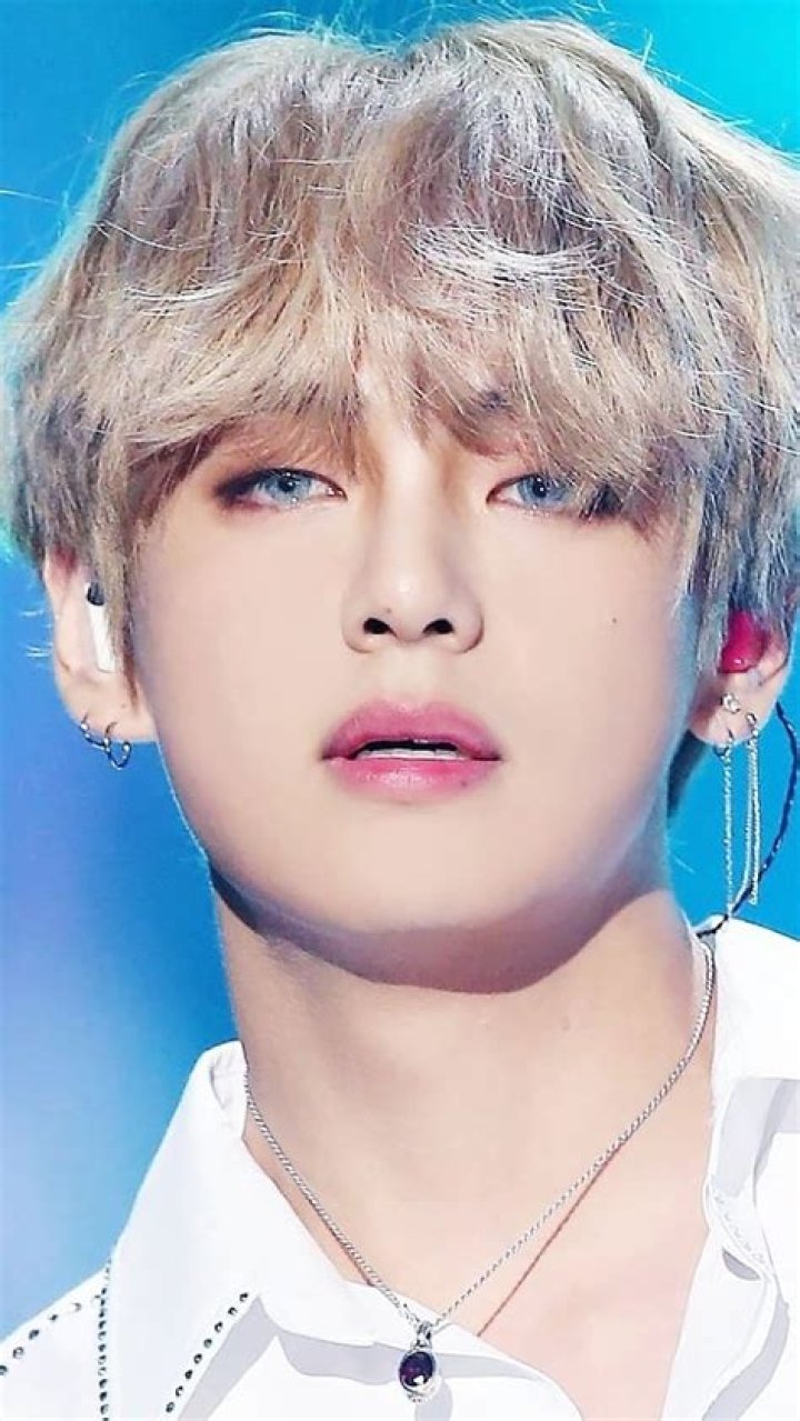 What is Taehyung real hair color?