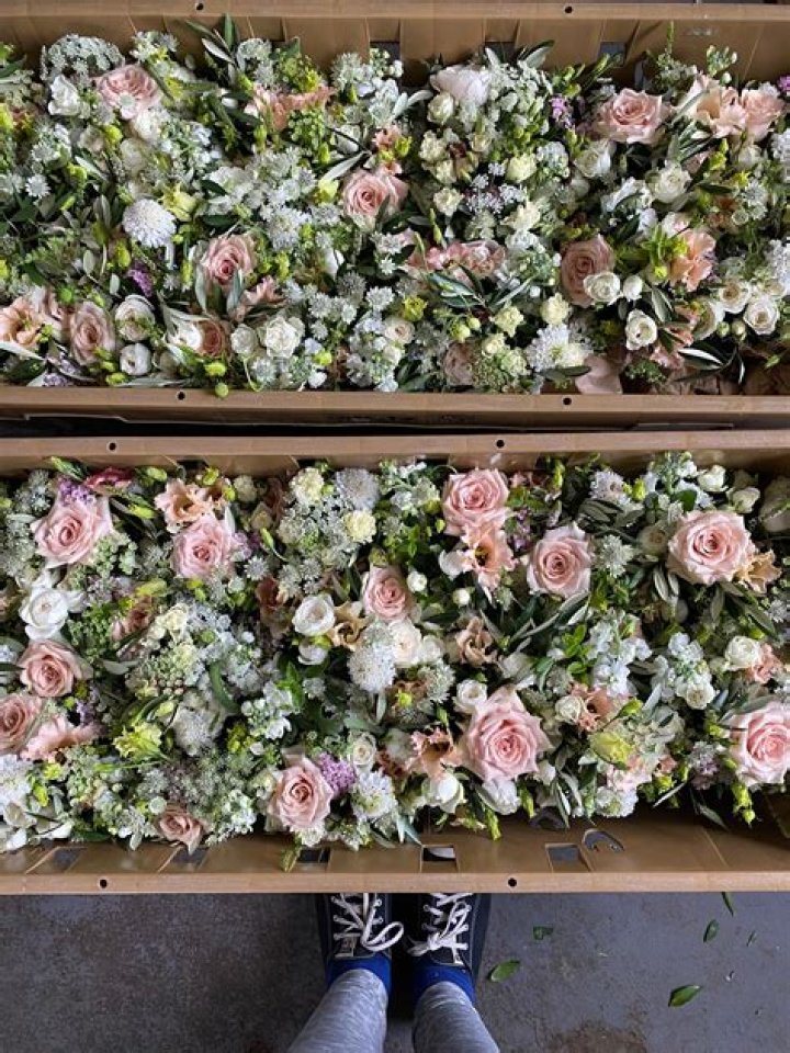 What is the hourly rate for a florist?