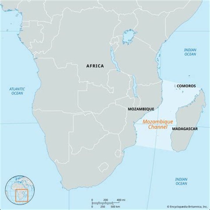 What kind of climate does Mozambique have?