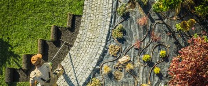 What landscape job pays the most?