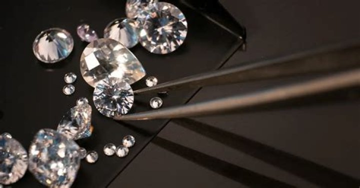 What makes diamond sparkle?