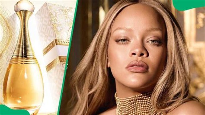 What scent does Rihanna wear?