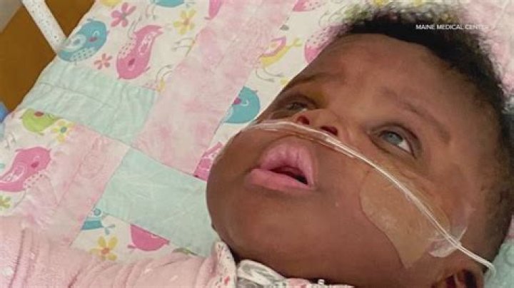 What's the earliest age a baby has ever walked?