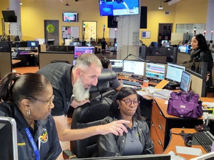 Where do police dispatchers make the most money?