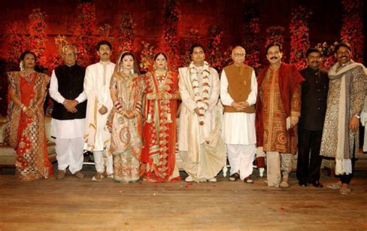 Where is Subrata Roy living now?