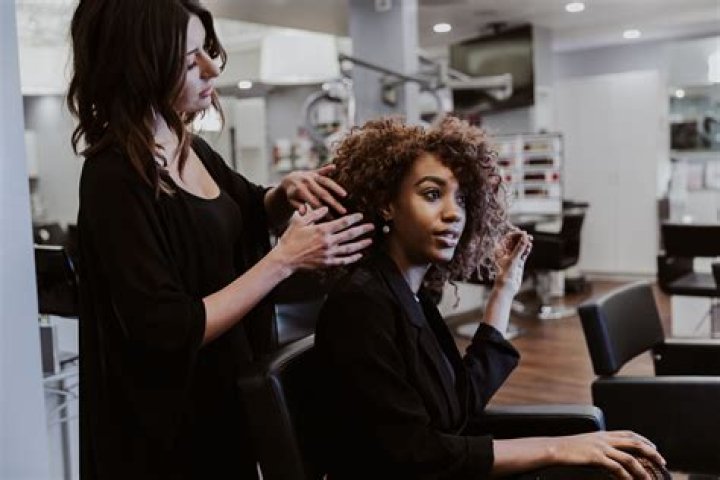 Where is the best place to work as a cosmetologist?