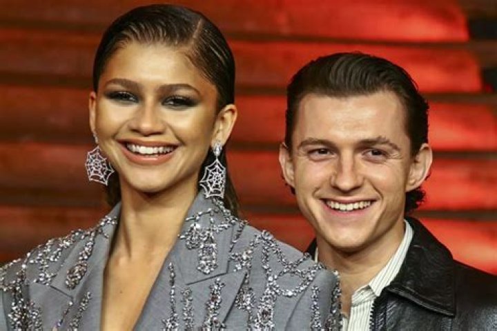 Who does Zendaya date?