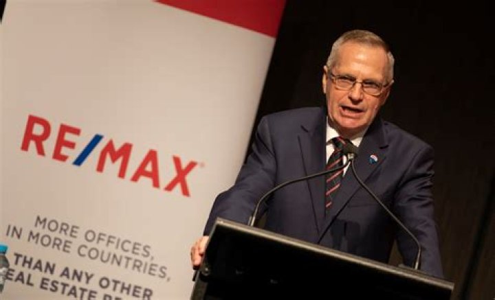 Who is bigger ReMax or Century 21?