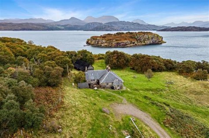 Who owns Gairloch estate?
