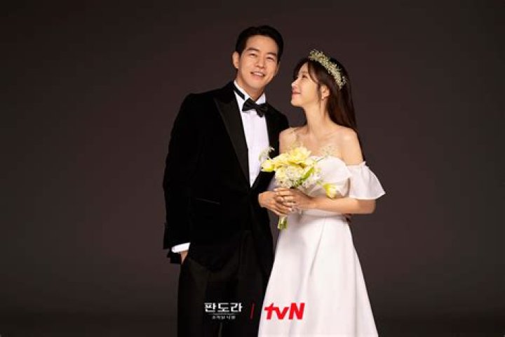 Who sang walkers wedding?