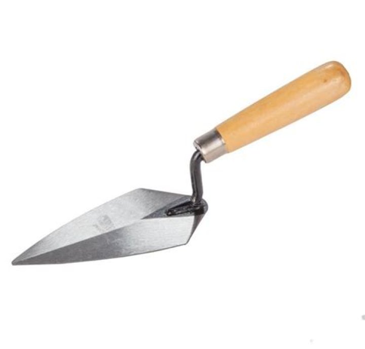Who uses trowel?